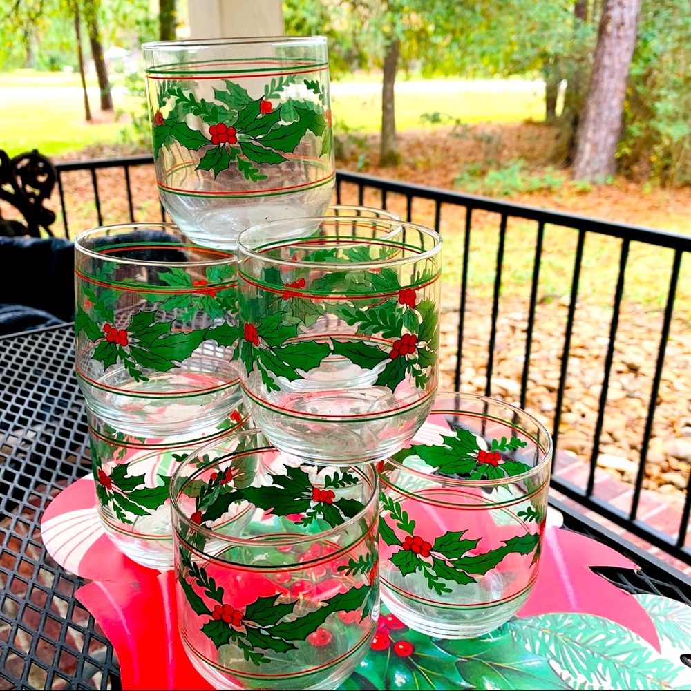 Set of 8 Vintage Holly berries glass juice eggnog Christmas cups glasses…